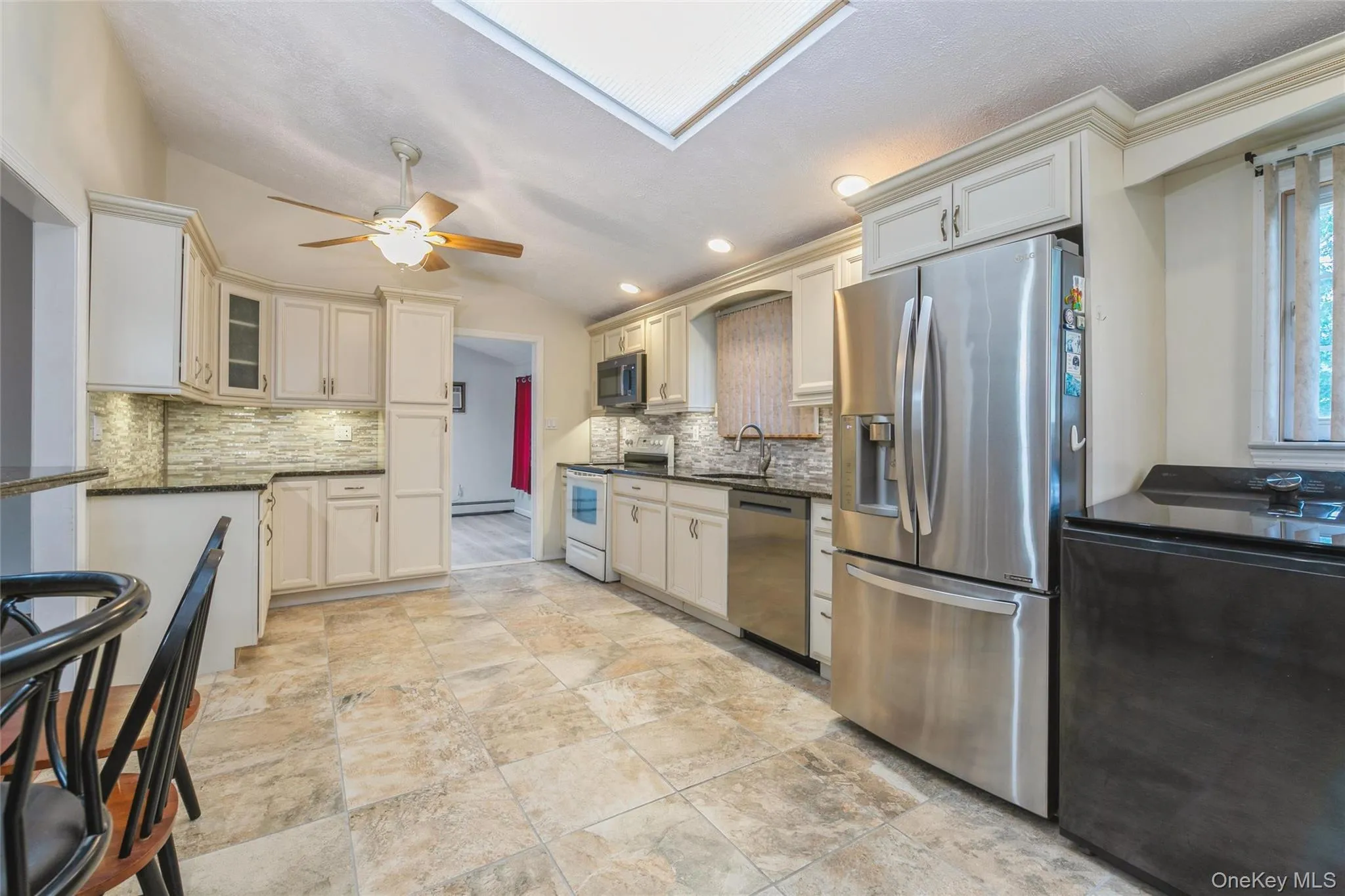 26 Huxley Lane, Brookhaven, NY, 3 Bedrooms Bedrooms, 7 Rooms Rooms,1 BathroomBathrooms,Residential,For Rent,Huxley,0,KEY1018176 26 Huxley Lane, Brookhaven, NY, 3 Bedrooms Bedrooms, 7 Rooms Rooms,1 BathroomBathrooms,Residential,For Rent,Huxley,0,KEY1018176