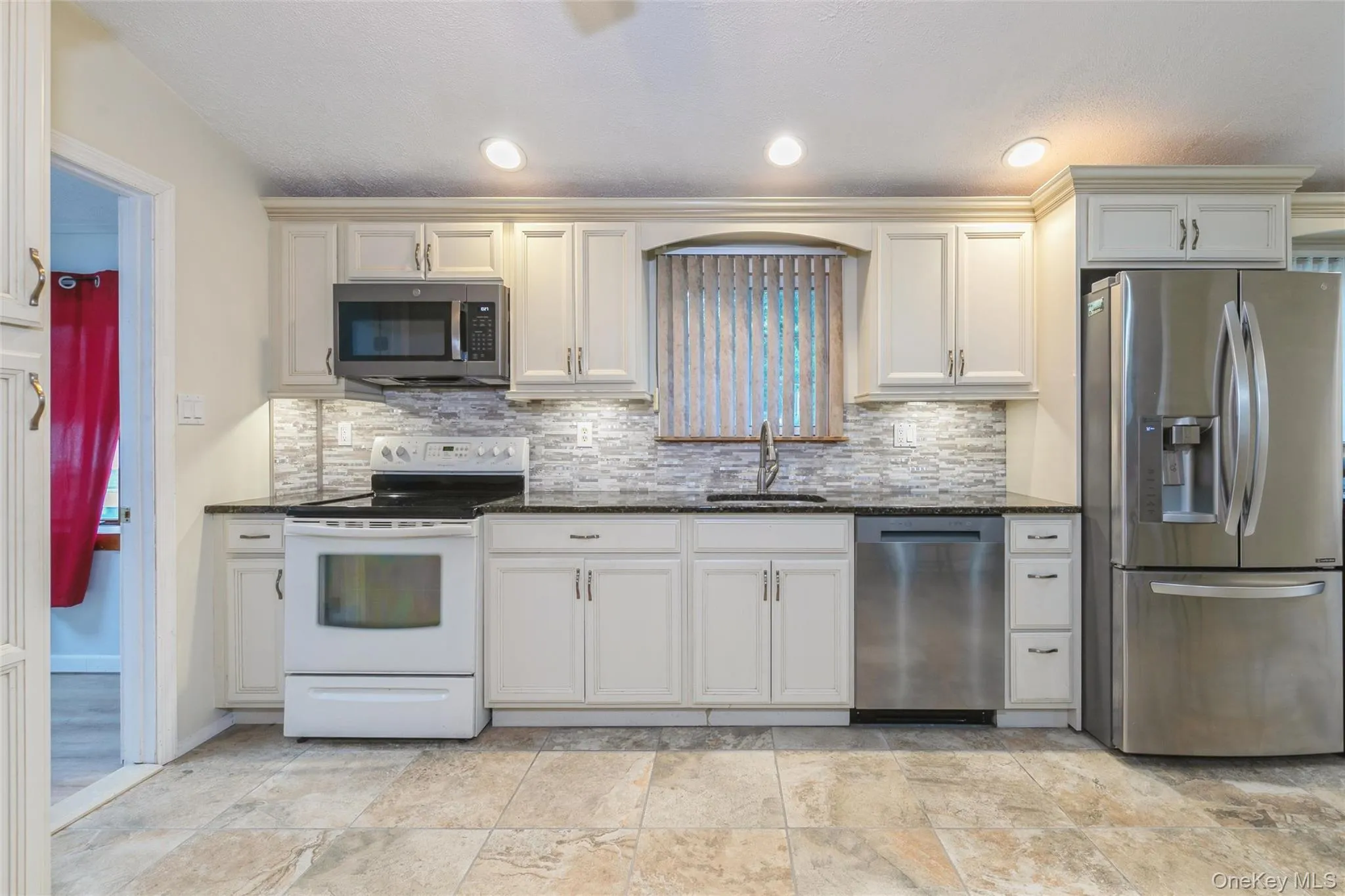 26 Huxley Lane, Brookhaven, NY, 3 Bedrooms Bedrooms, 7 Rooms Rooms,1 BathroomBathrooms,Residential,For Rent,Huxley,0,KEY1018176 26 Huxley Lane, Brookhaven, NY, 3 Bedrooms Bedrooms, 7 Rooms Rooms,1 BathroomBathrooms,Residential,For Rent,Huxley,0,KEY1018176