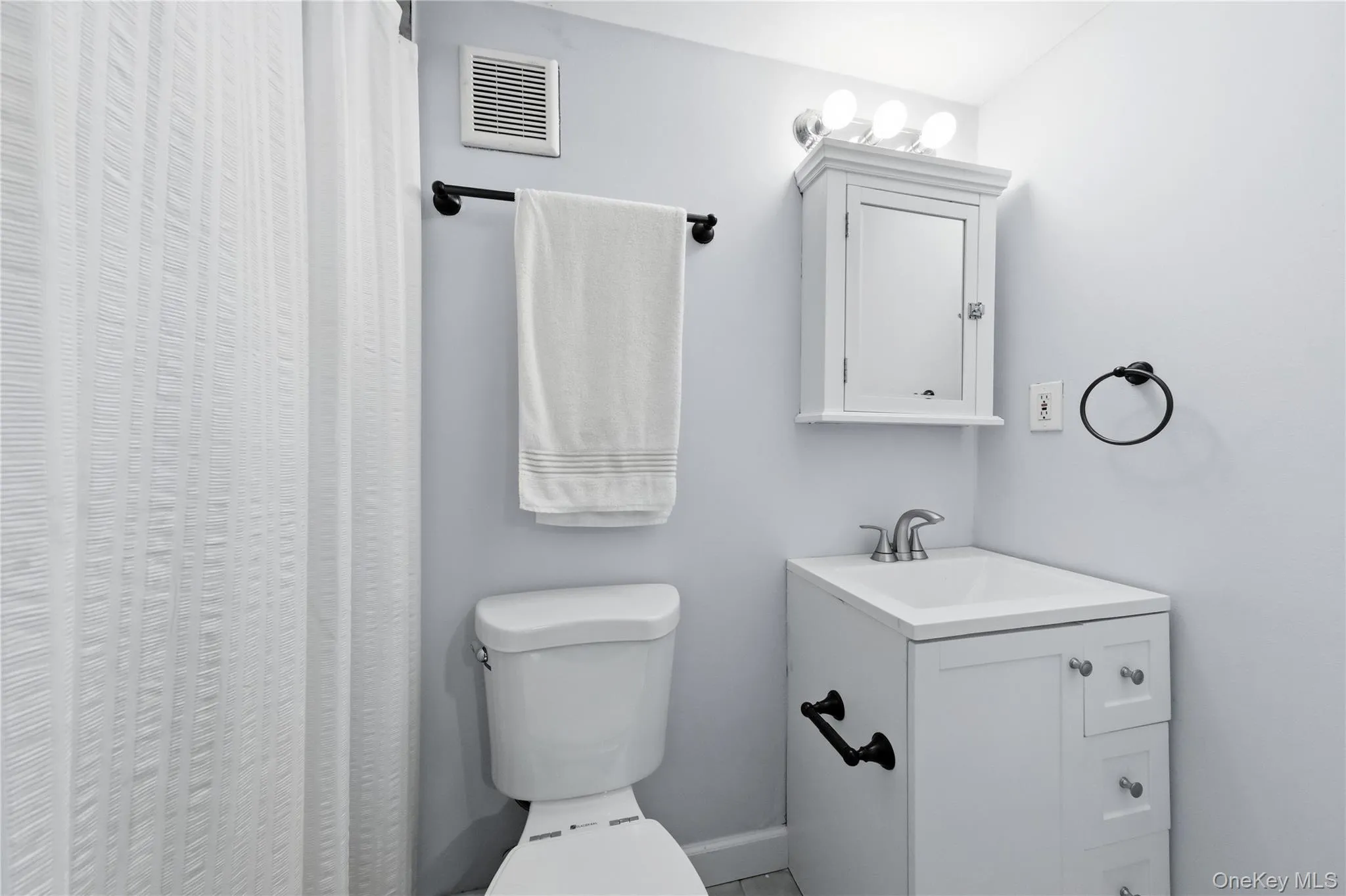 95 Crystal Brook Hollow Road, Brookhaven, NY, 4 Bedrooms Bedrooms, 11 Rooms Rooms,2 BathroomsBathrooms,Residential,For Rent,Crystal Brook Hollow,0,KEY1018178 95 Crystal Brook Hollow Road, Brookhaven, NY, 4 Bedrooms Bedrooms, 11 Rooms Rooms,2 BathroomsBathrooms,Residential,For Rent,Crystal Brook Hollow,0,KEY1018178