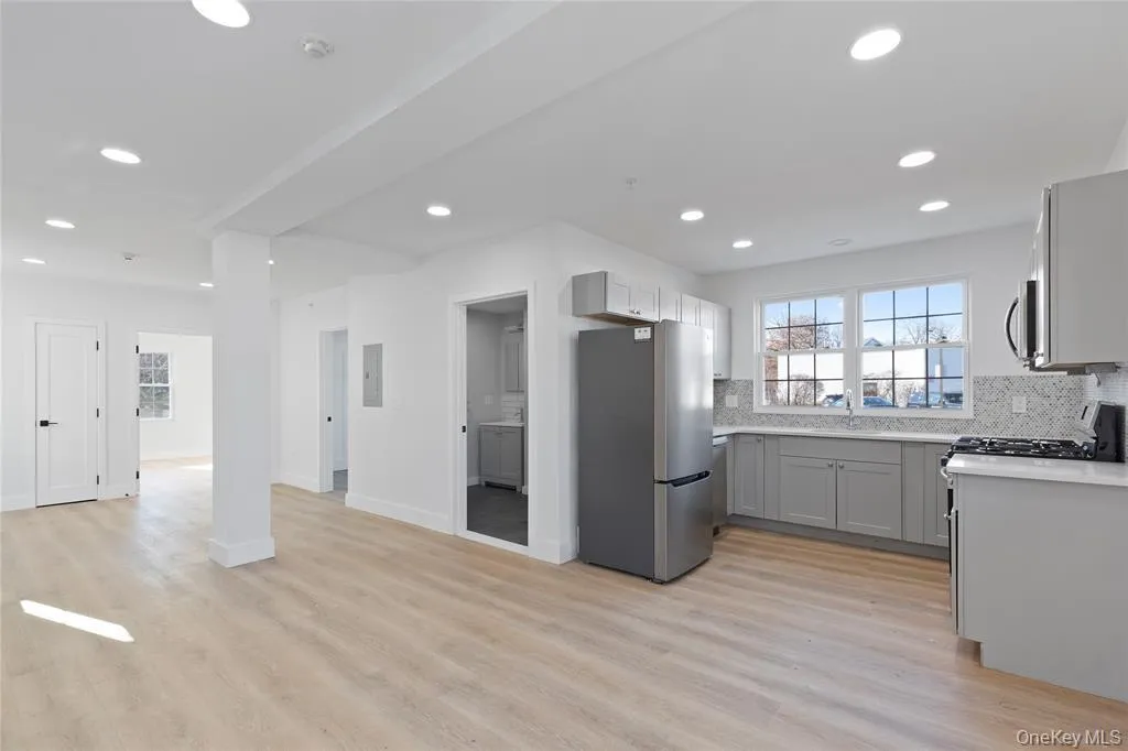 9 Lagrange Avenue, Poughkeepsie, NY, 2 Bedrooms Bedrooms, 3 Rooms Rooms,1 BathroomBathrooms,Residential Lease,For Rent,Lagrange,0,KEY1018182 9 Lagrange Avenue, Poughkeepsie, NY, 2 Bedrooms Bedrooms, 3 Rooms Rooms,1 BathroomBathrooms,Residential Lease,For Rent,Lagrange,0,KEY1018182