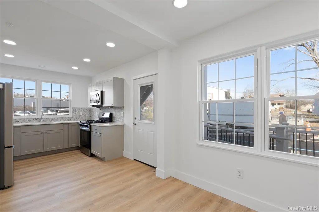 9 Lagrange Avenue, Poughkeepsie, NY, 2 Bedrooms Bedrooms, 3 Rooms Rooms,1 BathroomBathrooms,Residential Lease,For Rent,Lagrange,0,KEY1018182 9 Lagrange Avenue, Poughkeepsie, NY, 2 Bedrooms Bedrooms, 3 Rooms Rooms,1 BathroomBathrooms,Residential Lease,For Rent,Lagrange,0,KEY1018182