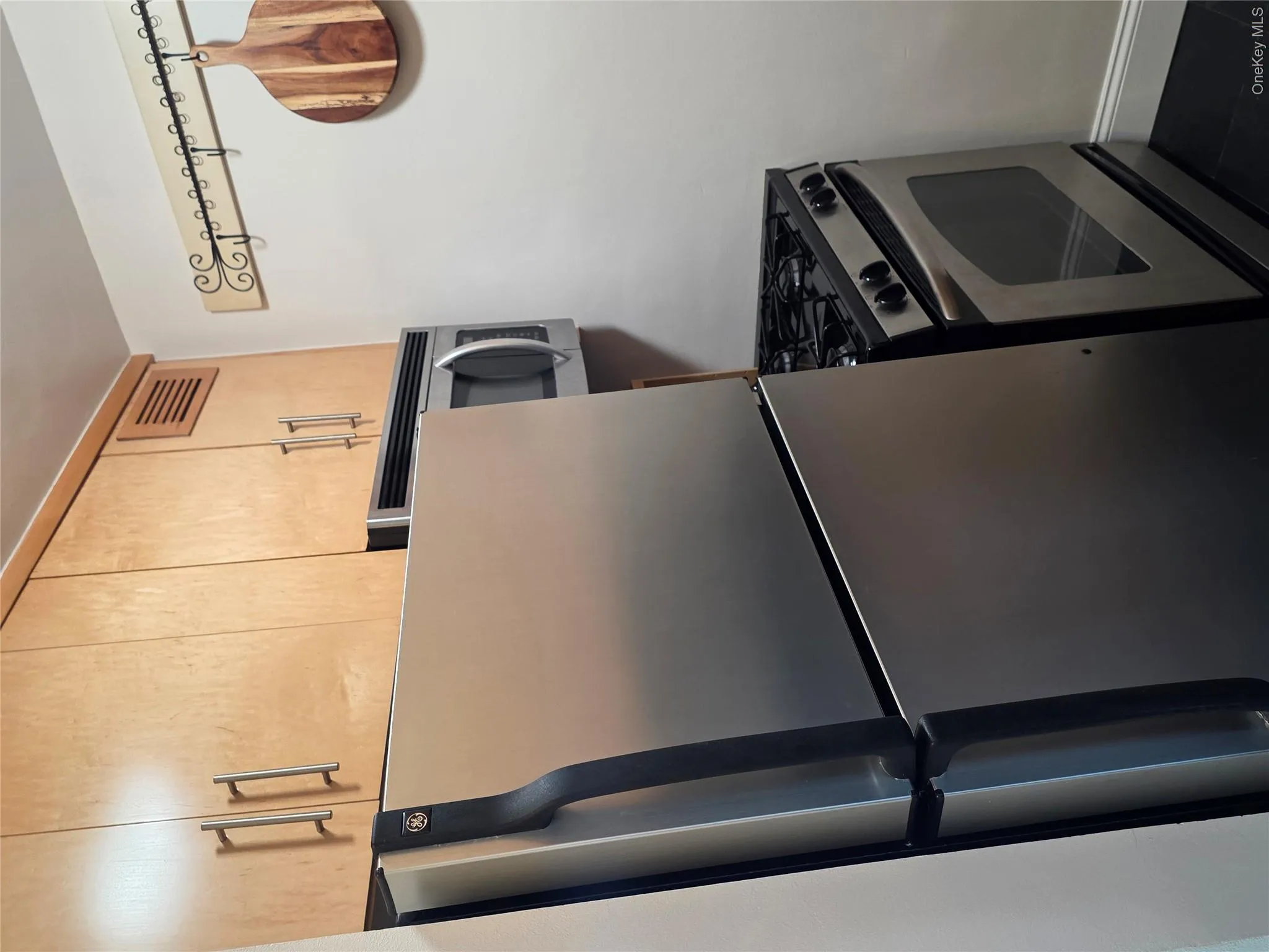 18-15 215th Street, New York, NY, 1 Bedroom Bedrooms, 3 Rooms Rooms,1 BathroomBathrooms,Residential,For Rent,215th,0,1018186 18-15 215th Street, New York, NY, 1 Bedroom Bedrooms, 3 Rooms Rooms,1 BathroomBathrooms,Residential,For Rent,215th,0,1018186