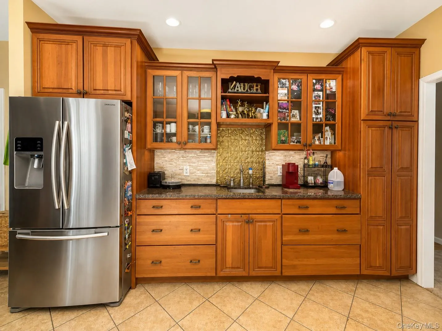 Separate Coffee Bar with cabinents, sink and Pantry cabinet Separate Coffee Bar with cabinents, sink and Pantry cabinet