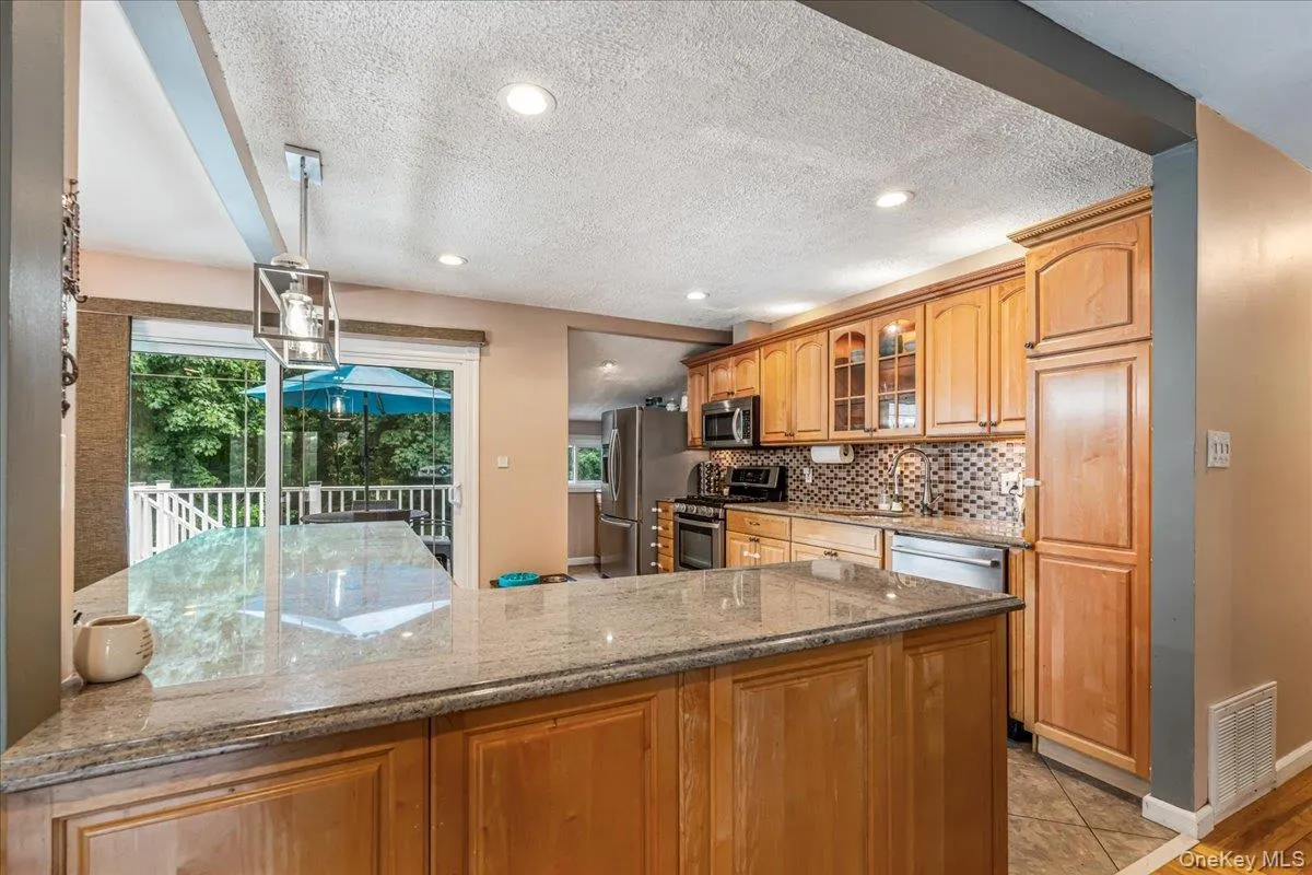 194 Missouri Avenue, Islip, NY, 3 Bedrooms Bedrooms, 8 Rooms Rooms,2 BathroomsBathrooms,Residential,For Rent,Missouri,0,KEY1018191 194 Missouri Avenue, Islip, NY, 3 Bedrooms Bedrooms, 8 Rooms Rooms,2 BathroomsBathrooms,Residential,For Rent,Missouri,0,KEY1018191
