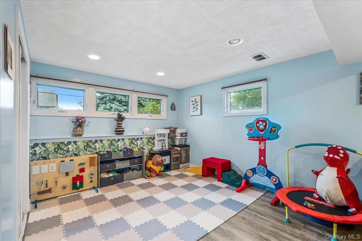 194 Missouri Avenue, Islip, NY, 3 Bedrooms Bedrooms, 8 Rooms Rooms,2 BathroomsBathrooms,Residential,For Rent,Missouri,0,KEY1018191 194 Missouri Avenue, Islip, NY, 3 Bedrooms Bedrooms, 8 Rooms Rooms,2 BathroomsBathrooms,Residential,For Rent,Missouri,0,KEY1018191