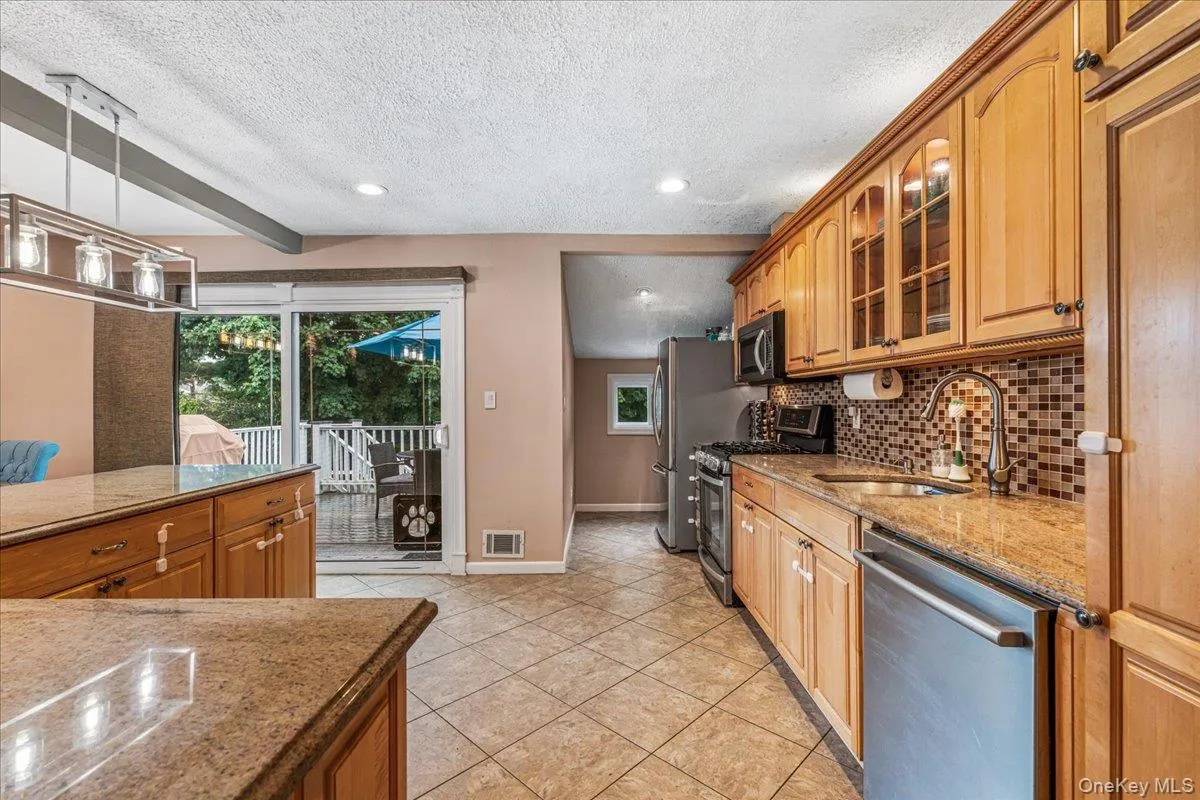 194 Missouri Avenue, Islip, NY, 3 Bedrooms Bedrooms, 8 Rooms Rooms,2 BathroomsBathrooms,Residential,For Rent,Missouri,0,KEY1018191 194 Missouri Avenue, Islip, NY, 3 Bedrooms Bedrooms, 8 Rooms Rooms,2 BathroomsBathrooms,Residential,For Rent,Missouri,0,KEY1018191