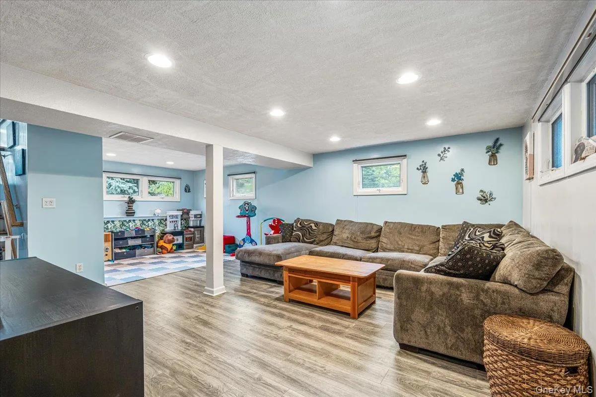 194 Missouri Avenue, Islip, NY, 3 Bedrooms Bedrooms, 8 Rooms Rooms,2 BathroomsBathrooms,Residential,For Rent,Missouri,0,KEY1018191 194 Missouri Avenue, Islip, NY, 3 Bedrooms Bedrooms, 8 Rooms Rooms,2 BathroomsBathrooms,Residential,For Rent,Missouri,0,KEY1018191
