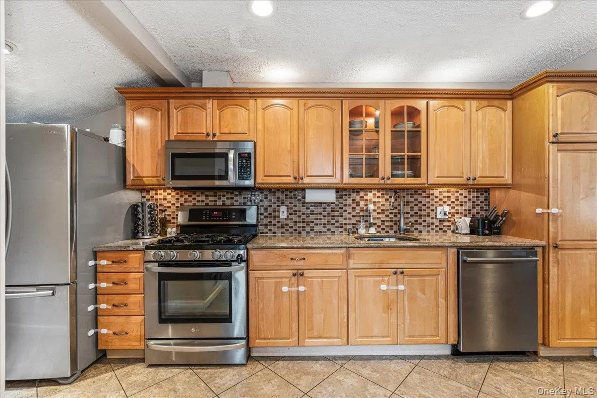 194 Missouri Avenue, Islip, NY, 3 Bedrooms Bedrooms, 8 Rooms Rooms,2 BathroomsBathrooms,Residential,For Rent,Missouri,0,KEY1018191 194 Missouri Avenue, Islip, NY, 3 Bedrooms Bedrooms, 8 Rooms Rooms,2 BathroomsBathrooms,Residential,For Rent,Missouri,0,KEY1018191
