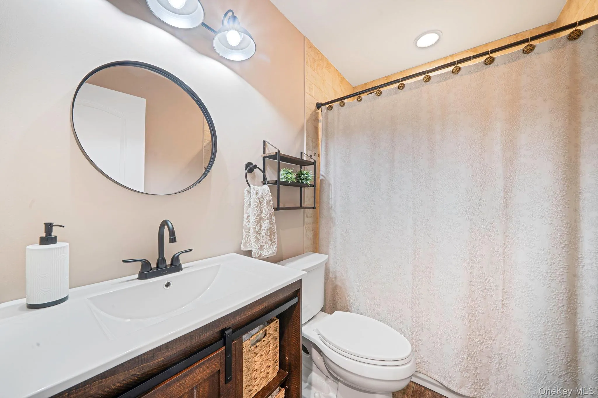 44 Niagara Street, Brookhaven, NY, 5 Bedrooms Bedrooms, 15 Rooms Rooms,4 BathroomsBathrooms,Residential,For Rent,Niagara,0,KEY1018192 44 Niagara Street, Brookhaven, NY, 5 Bedrooms Bedrooms, 15 Rooms Rooms,4 BathroomsBathrooms,Residential,For Rent,Niagara,0,KEY1018192