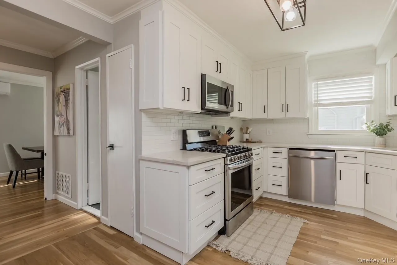 16 Heath Lane, Huntington, NY, 4 Bedrooms Bedrooms, 11 Rooms Rooms,3 BathroomsBathrooms,Residential,For Rent,Heath,0,1018193 16 Heath Lane, Huntington, NY, 4 Bedrooms Bedrooms, 11 Rooms Rooms,3 BathroomsBathrooms,Residential,For Rent,Heath,0,1018193