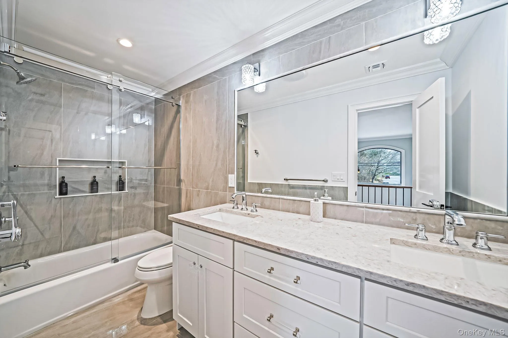 Full Bathroom on Second Floor Services all Guest Bedrooms Full Bathroom on Second Floor Services all Guest Bedrooms