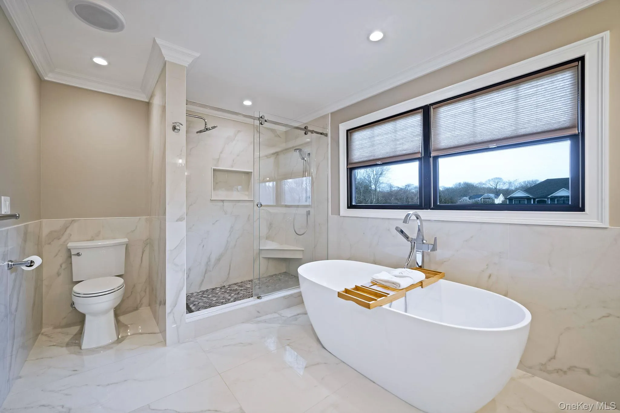 Spa-like Bathroom with exquisite Fixtures Spa-like Bathroom with exquisite Fixtures