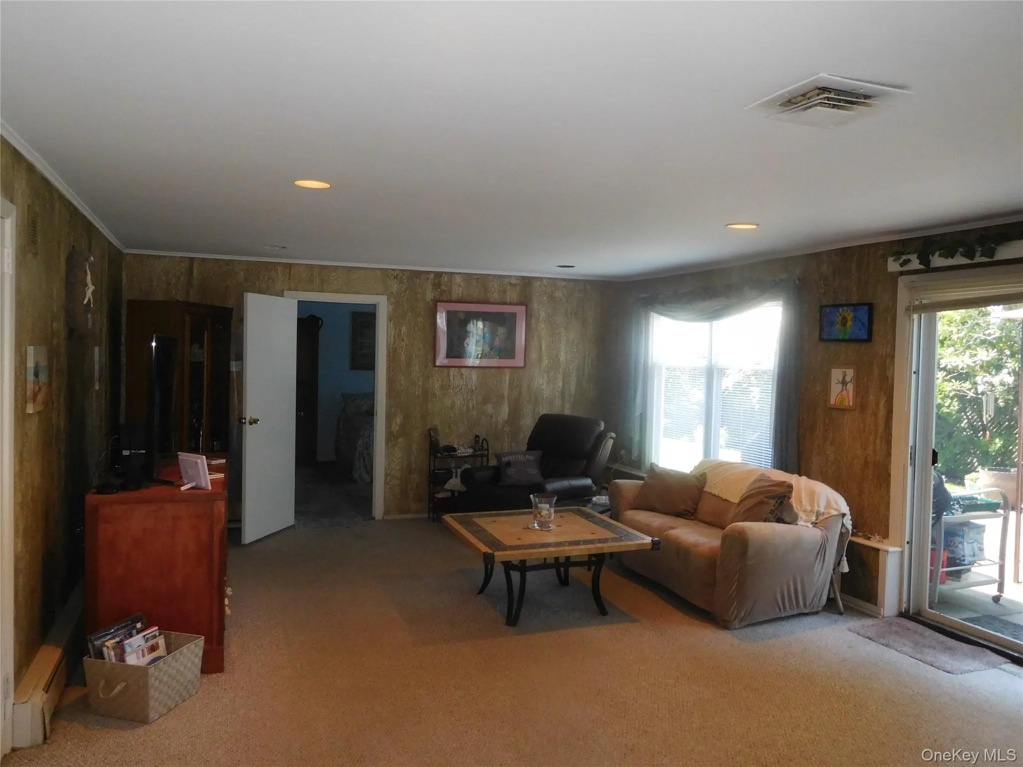 Spacious room featuring neutral carpet flooring, recessed lighting, and crown molding Spacious room featuring neutral carpet flooring, recessed lighting, and crown molding