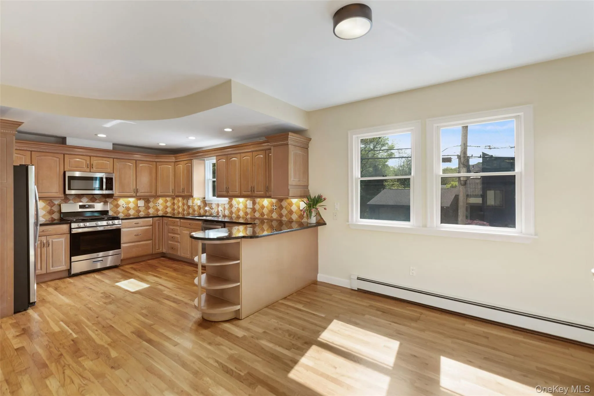 Open eat-in-kitchen concept Open eat-in-kitchen concept