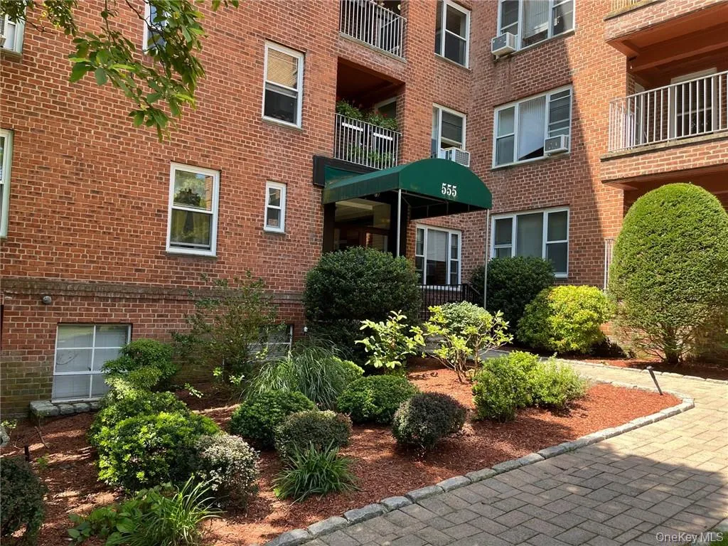 555 Broadway, Greenburgh, NY, 1 Bedroom Bedrooms, 3 Rooms Rooms,1 BathroomBathrooms,Residential,For Rent,Broadway,0,1018212 555 Broadway, Greenburgh, NY, 1 Bedroom Bedrooms, 3 Rooms Rooms,1 BathroomBathrooms,Residential,For Rent,Broadway,0,1018212