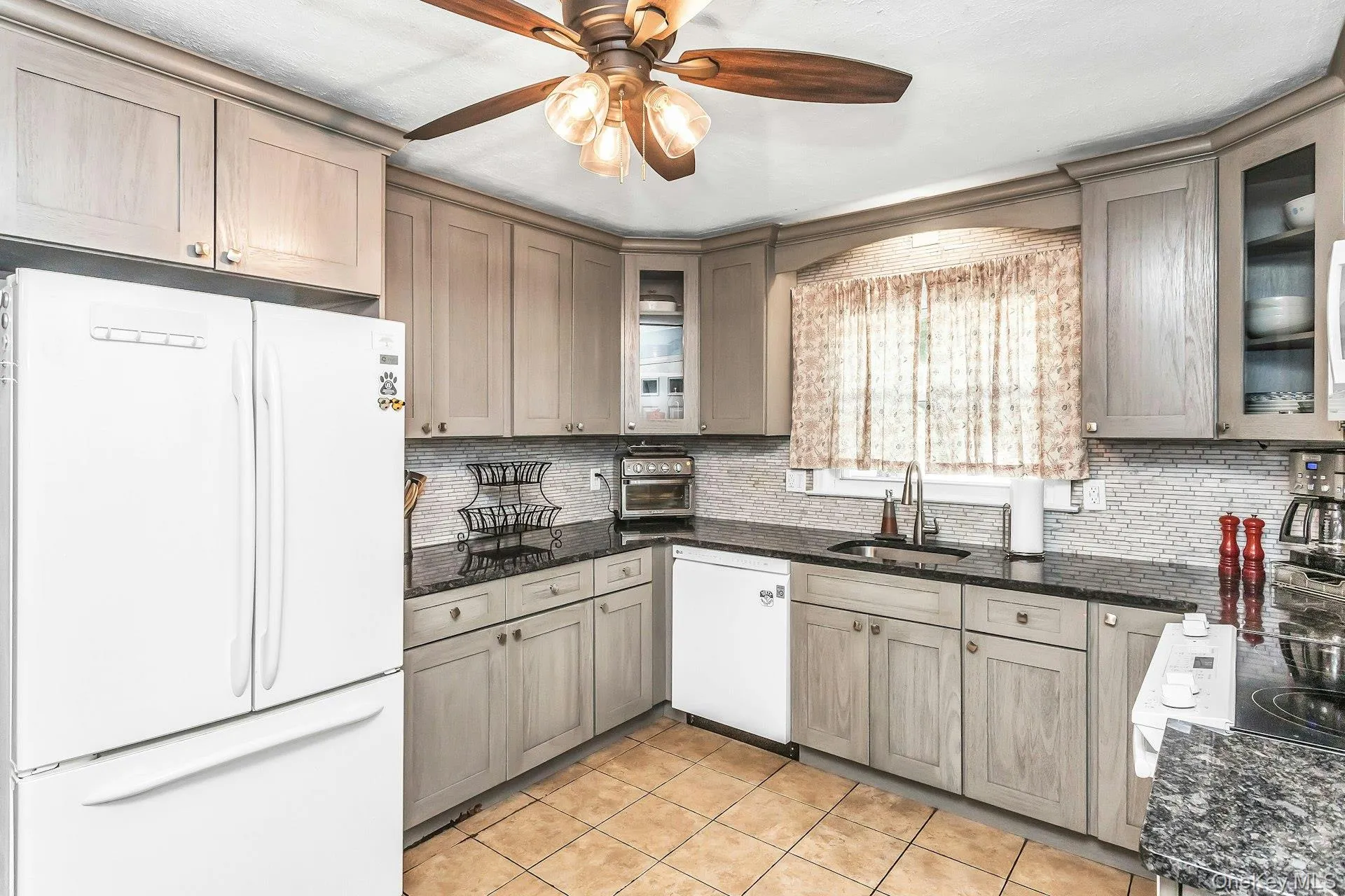23 Lambert Avenue, Brookhaven, NY, 3 Bedrooms Bedrooms, 6 Rooms Rooms,1 BathroomBathrooms,Residential,For Rent,Lambert,0,1018215 23 Lambert Avenue, Brookhaven, NY, 3 Bedrooms Bedrooms, 6 Rooms Rooms,1 BathroomBathrooms,Residential,For Rent,Lambert,0,1018215