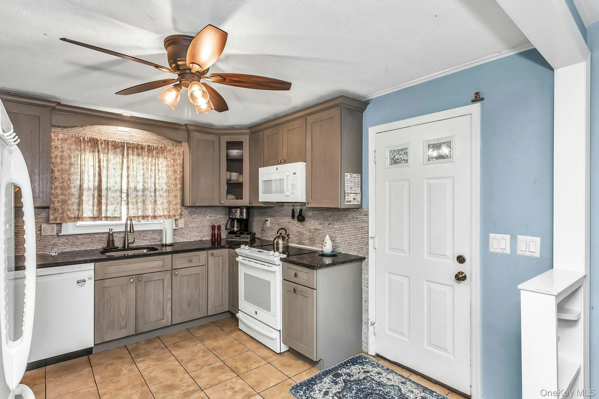 23 Lambert Avenue, Brookhaven, NY, 3 Bedrooms Bedrooms, 6 Rooms Rooms,1 BathroomBathrooms,Residential,For Rent,Lambert,0,1018215 23 Lambert Avenue, Brookhaven, NY, 3 Bedrooms Bedrooms, 6 Rooms Rooms,1 BathroomBathrooms,Residential,For Rent,Lambert,0,1018215
