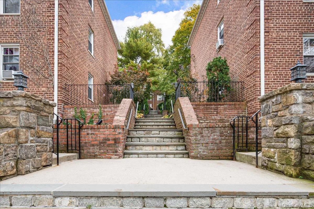 14 Soundview Avenue, White Plains, NY, 2 Bedrooms Bedrooms, 3 Rooms Rooms,2 BathroomsBathrooms,Residential,For Rent,Soundview,0,KEY1018225 14 Soundview Avenue, White Plains, NY, 2 Bedrooms Bedrooms, 3 Rooms Rooms,2 BathroomsBathrooms,Residential,For Rent,Soundview,0,KEY1018225