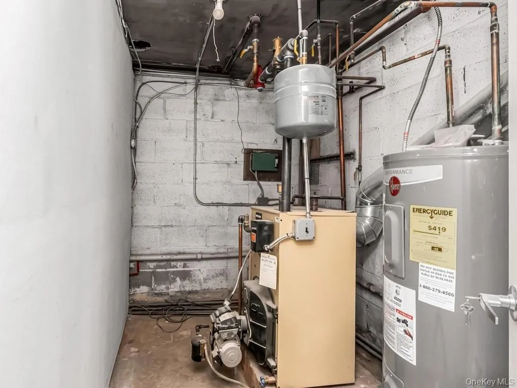 130 La Salle Drive, Yonkers, NY, 3 Bedrooms Bedrooms, 8 Rooms Rooms,2 BathroomsBathrooms,Residential,For Rent,La Salle,0,KEY1018232 130 La Salle Drive, Yonkers, NY, 3 Bedrooms Bedrooms, 8 Rooms Rooms,2 BathroomsBathrooms,Residential,For Rent,La Salle,0,KEY1018232
