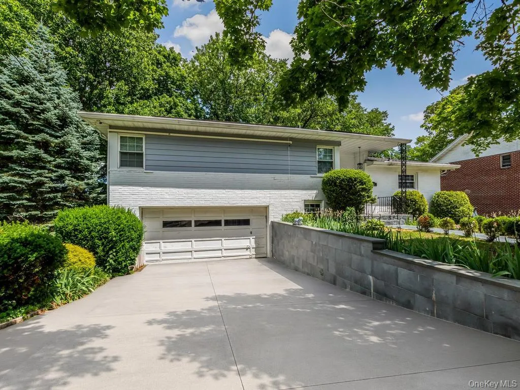 130 La Salle Drive, Yonkers, NY, 3 Bedrooms Bedrooms, 8 Rooms Rooms,2 BathroomsBathrooms,Residential,For Rent,La Salle,0,KEY1018232 130 La Salle Drive, Yonkers, NY, 3 Bedrooms Bedrooms, 8 Rooms Rooms,2 BathroomsBathrooms,Residential,For Rent,La Salle,0,KEY1018232