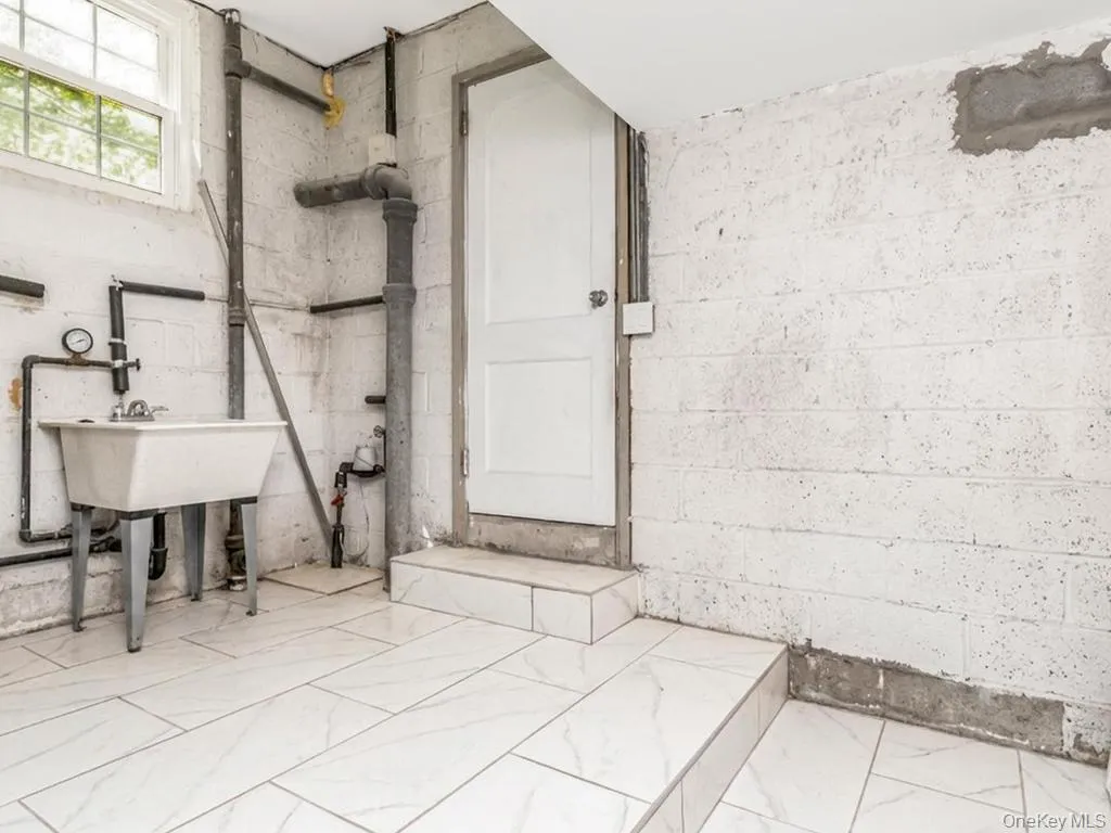 130 La Salle Drive, Yonkers, NY, 3 Bedrooms Bedrooms, 8 Rooms Rooms,2 BathroomsBathrooms,Residential,For Rent,La Salle,0,KEY1018232 130 La Salle Drive, Yonkers, NY, 3 Bedrooms Bedrooms, 8 Rooms Rooms,2 BathroomsBathrooms,Residential,For Rent,La Salle,0,KEY1018232