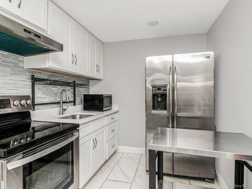 130 La Salle Drive, Yonkers, NY, 3 Bedrooms Bedrooms, 8 Rooms Rooms,2 BathroomsBathrooms,Residential,For Rent,La Salle,0,KEY1018232 130 La Salle Drive, Yonkers, NY, 3 Bedrooms Bedrooms, 8 Rooms Rooms,2 BathroomsBathrooms,Residential,For Rent,La Salle,0,KEY1018232