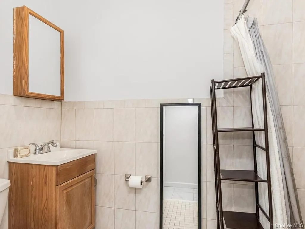 130 La Salle Drive, Yonkers, NY, 3 Bedrooms Bedrooms, 8 Rooms Rooms,2 BathroomsBathrooms,Residential,For Rent,La Salle,0,KEY1018232 130 La Salle Drive, Yonkers, NY, 3 Bedrooms Bedrooms, 8 Rooms Rooms,2 BathroomsBathrooms,Residential,For Rent,La Salle,0,KEY1018232