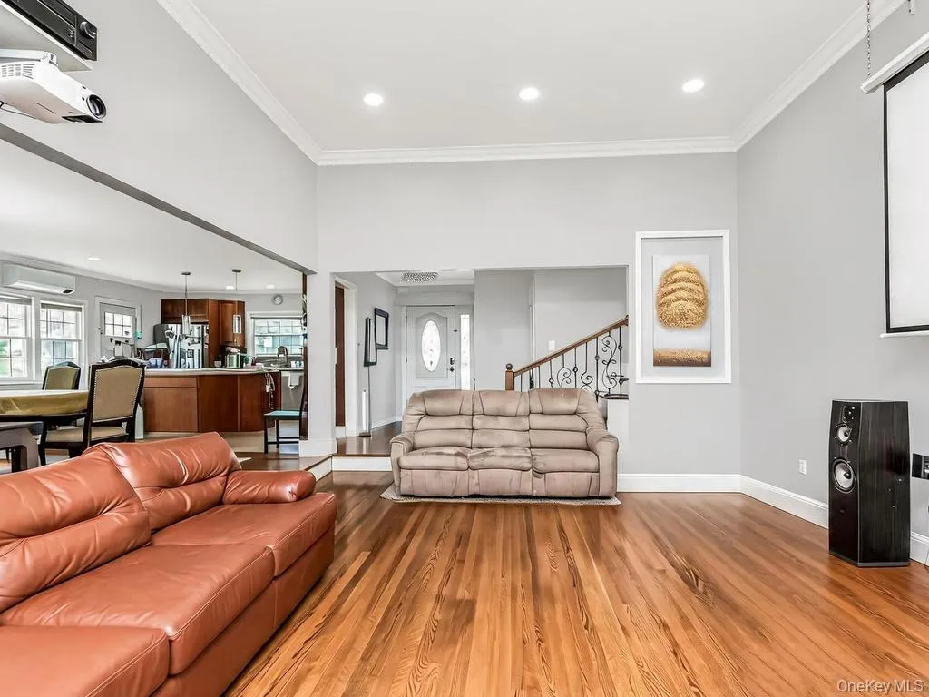 130 La Salle Drive, Yonkers, NY, 3 Bedrooms Bedrooms, 8 Rooms Rooms,2 BathroomsBathrooms,Residential,For Rent,La Salle,0,KEY1018232 130 La Salle Drive, Yonkers, NY, 3 Bedrooms Bedrooms, 8 Rooms Rooms,2 BathroomsBathrooms,Residential,For Rent,La Salle,0,KEY1018232