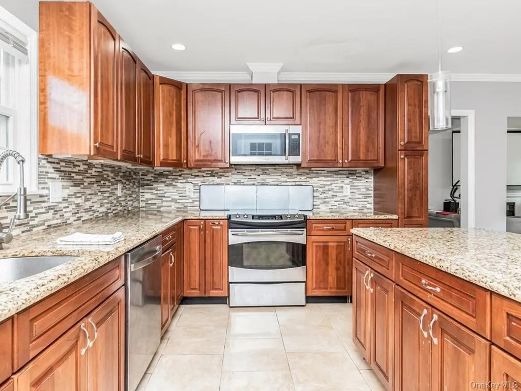 130 La Salle Drive, Yonkers, NY, 3 Bedrooms Bedrooms, 8 Rooms Rooms,2 BathroomsBathrooms,Residential,For Rent,La Salle,0,KEY1018232 130 La Salle Drive, Yonkers, NY, 3 Bedrooms Bedrooms, 8 Rooms Rooms,2 BathroomsBathrooms,Residential,For Rent,La Salle,0,KEY1018232
