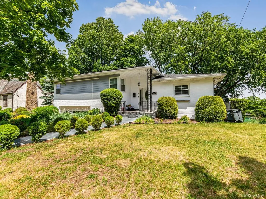 130 La Salle Drive, Yonkers, NY, 3 Bedrooms Bedrooms, 8 Rooms Rooms,2 BathroomsBathrooms,Residential,For Rent,La Salle,0,KEY1018232 130 La Salle Drive, Yonkers, NY, 3 Bedrooms Bedrooms, 8 Rooms Rooms,2 BathroomsBathrooms,Residential,For Rent,La Salle,0,KEY1018232