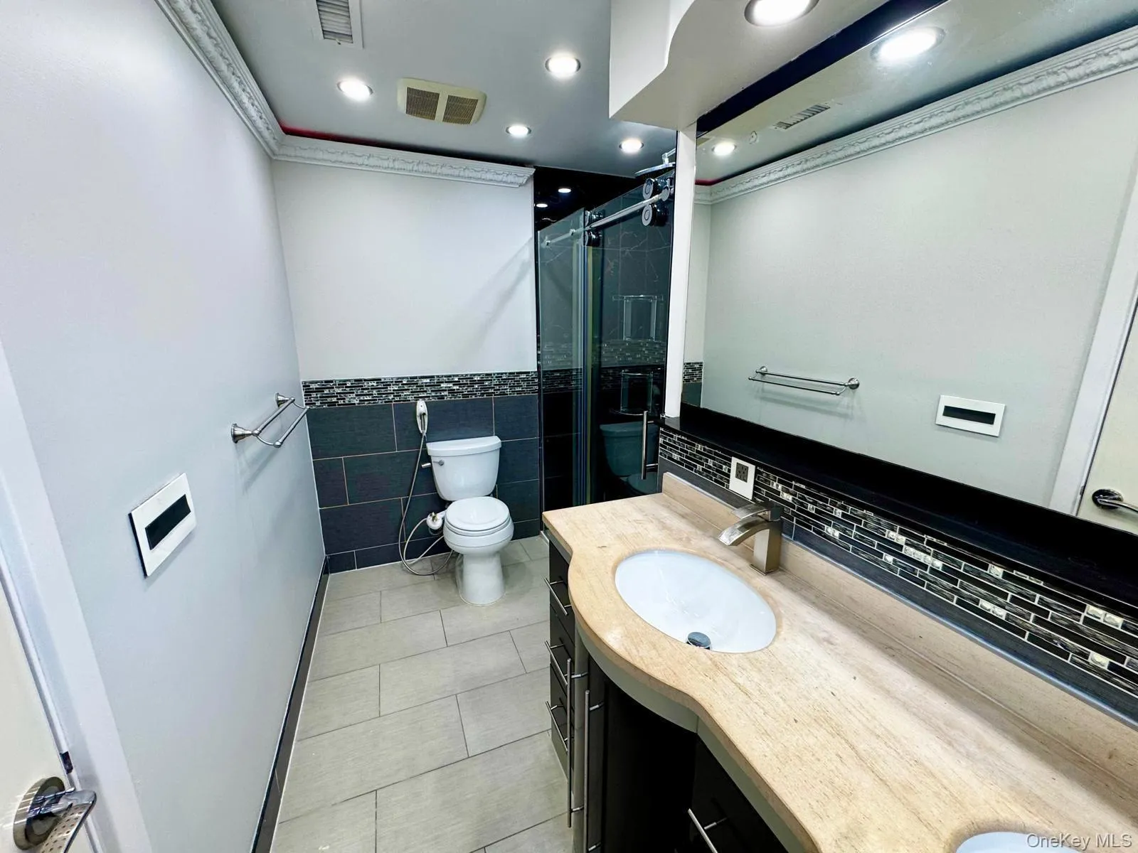 62 Walnut Road, Hempstead, NY, 4 Bedrooms Bedrooms, 12 Rooms Rooms,3 BathroomsBathrooms,Residential,For Rent,Walnut,0,1018236 62 Walnut Road, Hempstead, NY, 4 Bedrooms Bedrooms, 12 Rooms Rooms,3 BathroomsBathrooms,Residential,For Rent,Walnut,0,1018236