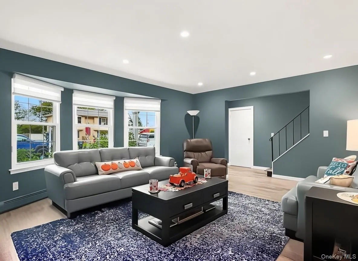 17 Harmony Lane, Glen Cove, NY, 3 Bedrooms Bedrooms, 7 Rooms Rooms,1 BathroomBathrooms,Residential,For Rent,Harmony,0,1018243 17 Harmony Lane, Glen Cove, NY, 3 Bedrooms Bedrooms, 7 Rooms Rooms,1 BathroomBathrooms,Residential,For Rent,Harmony,0,1018243