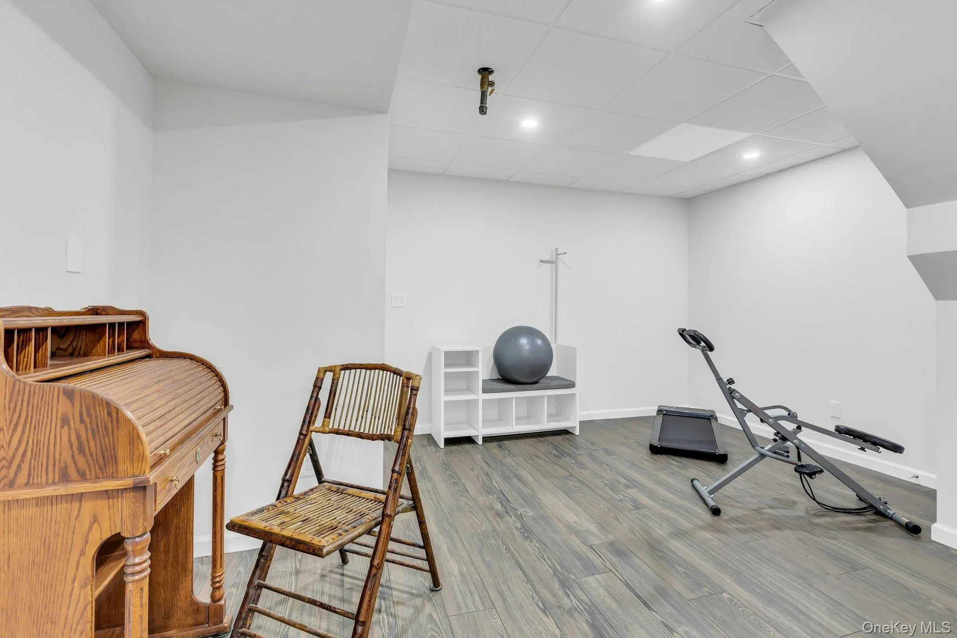 19 Meadow Court, Islip, NY, 2 Bedrooms Bedrooms, 9 Rooms Rooms,2 BathroomsBathrooms,Residential,For Rent,Meadow,0,KEY1018249 19 Meadow Court, Islip, NY, 2 Bedrooms Bedrooms, 9 Rooms Rooms,2 BathroomsBathrooms,Residential,For Rent,Meadow,0,KEY1018249