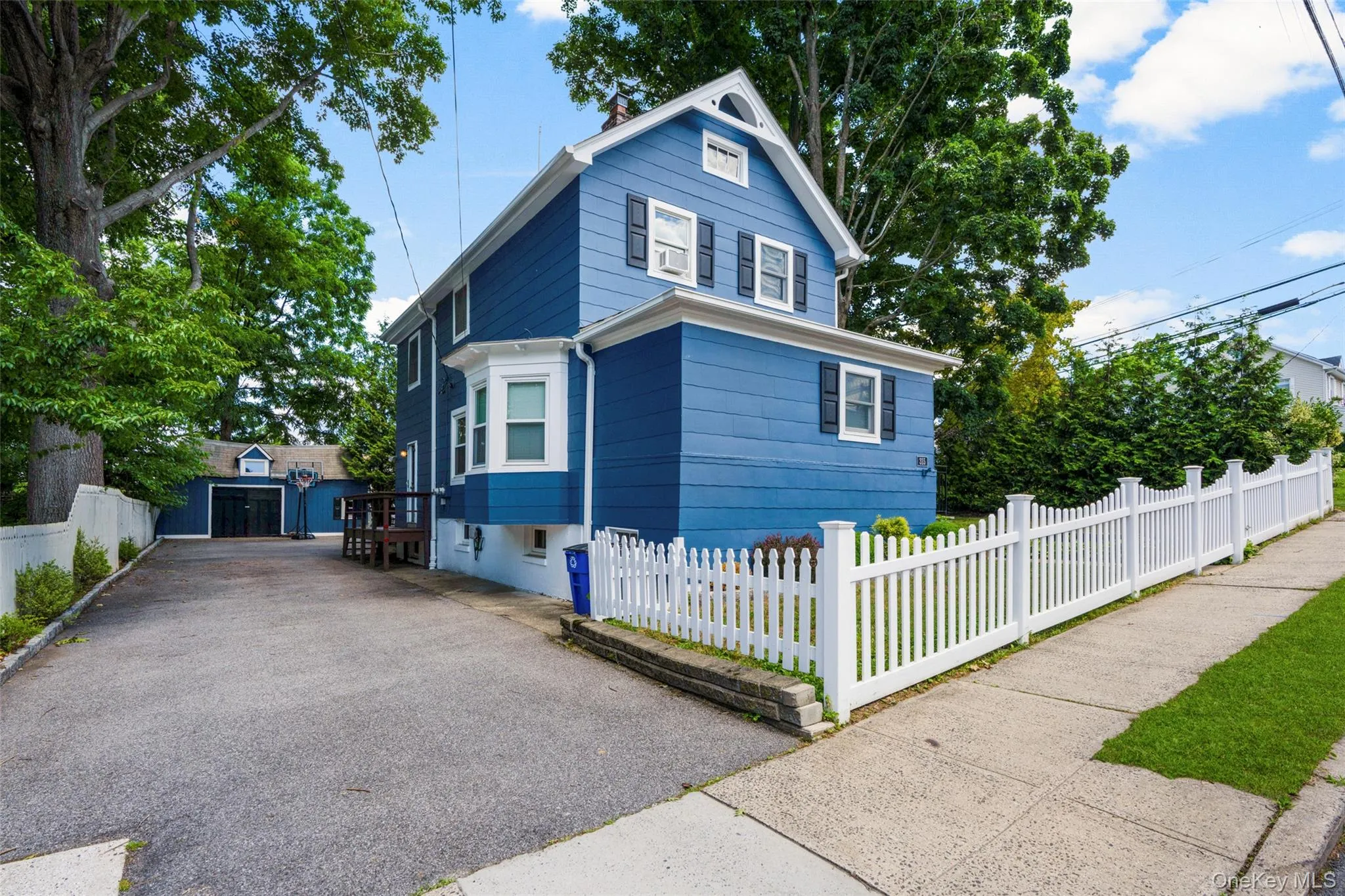 315 Maple Avenue, Mamaroneck, NY, 4 Bedrooms Bedrooms, 8 Rooms Rooms,3 BathroomsBathrooms,Residential Lease,For Rent,Maple,0,KEY1018255 315 Maple Avenue, Mamaroneck, NY, 4 Bedrooms Bedrooms, 8 Rooms Rooms,3 BathroomsBathrooms,Residential Lease,For Rent,Maple,0,KEY1018255