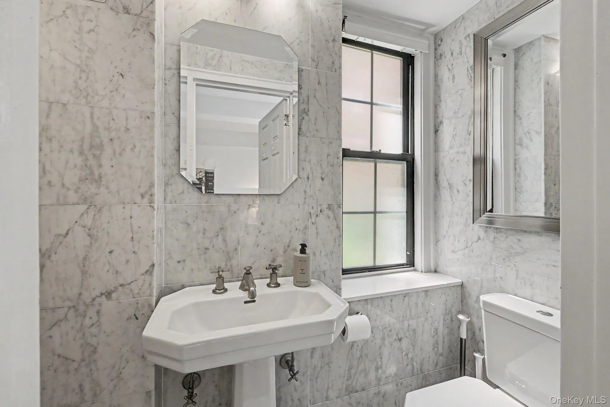 Primary En-suite bathroom Primary En-suite bathroom