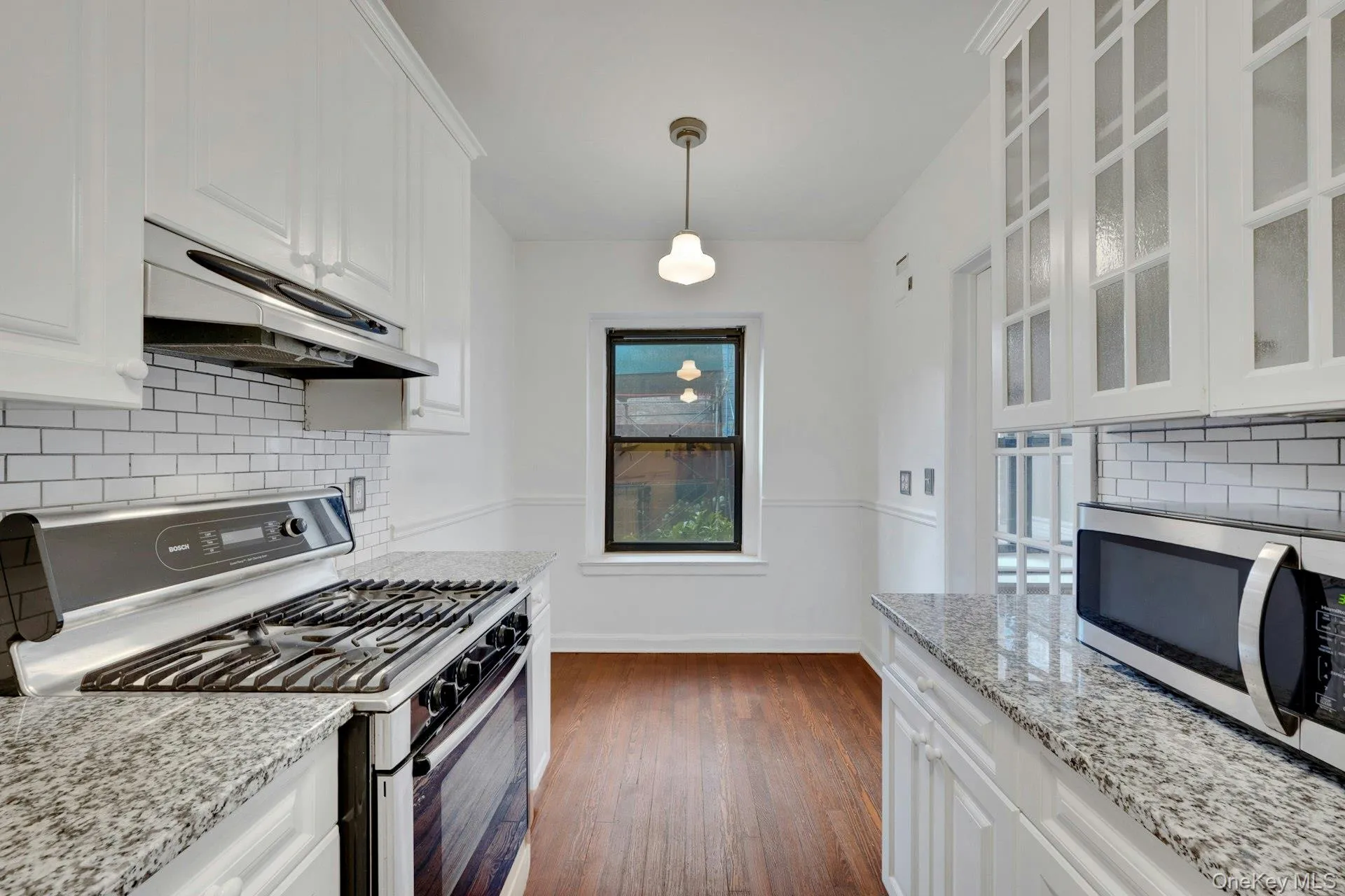 Eat-in kitchen. Eat-in kitchen.