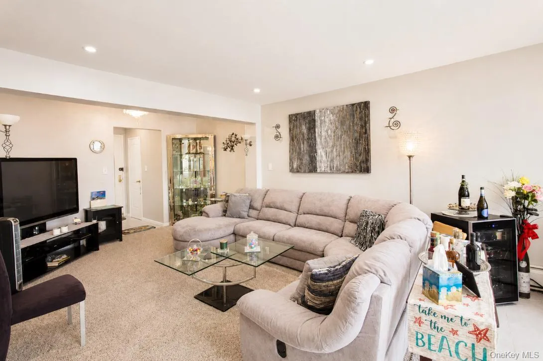 210 E Broadway, Long Beach, NY, 1 Bedroom Bedrooms, 4 Rooms Rooms,1 BathroomBathrooms,Residential,For Rent,E Broadway,0,1018270 210 E Broadway, Long Beach, NY, 1 Bedroom Bedrooms, 4 Rooms Rooms,1 BathroomBathrooms,Residential,For Rent,E Broadway,0,1018270