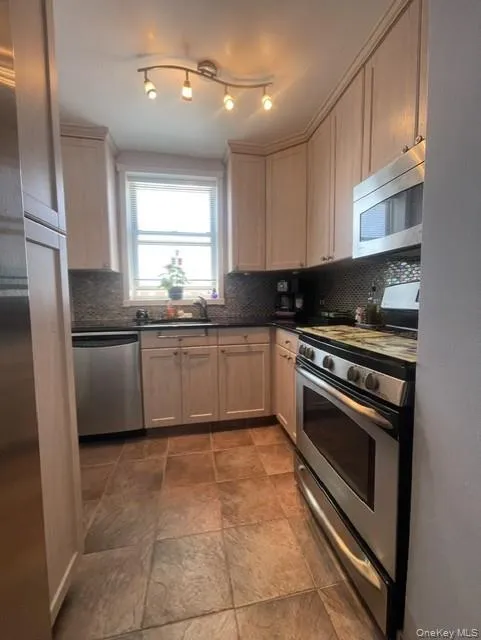 210 E Broadway, Long Beach, NY, 1 Bedroom Bedrooms, 4 Rooms Rooms,1 BathroomBathrooms,Residential,For Rent,E Broadway,0,KEY1018270 210 E Broadway, Long Beach, NY, 1 Bedroom Bedrooms, 4 Rooms Rooms,1 BathroomBathrooms,Residential,For Rent,E Broadway,0,KEY1018270
