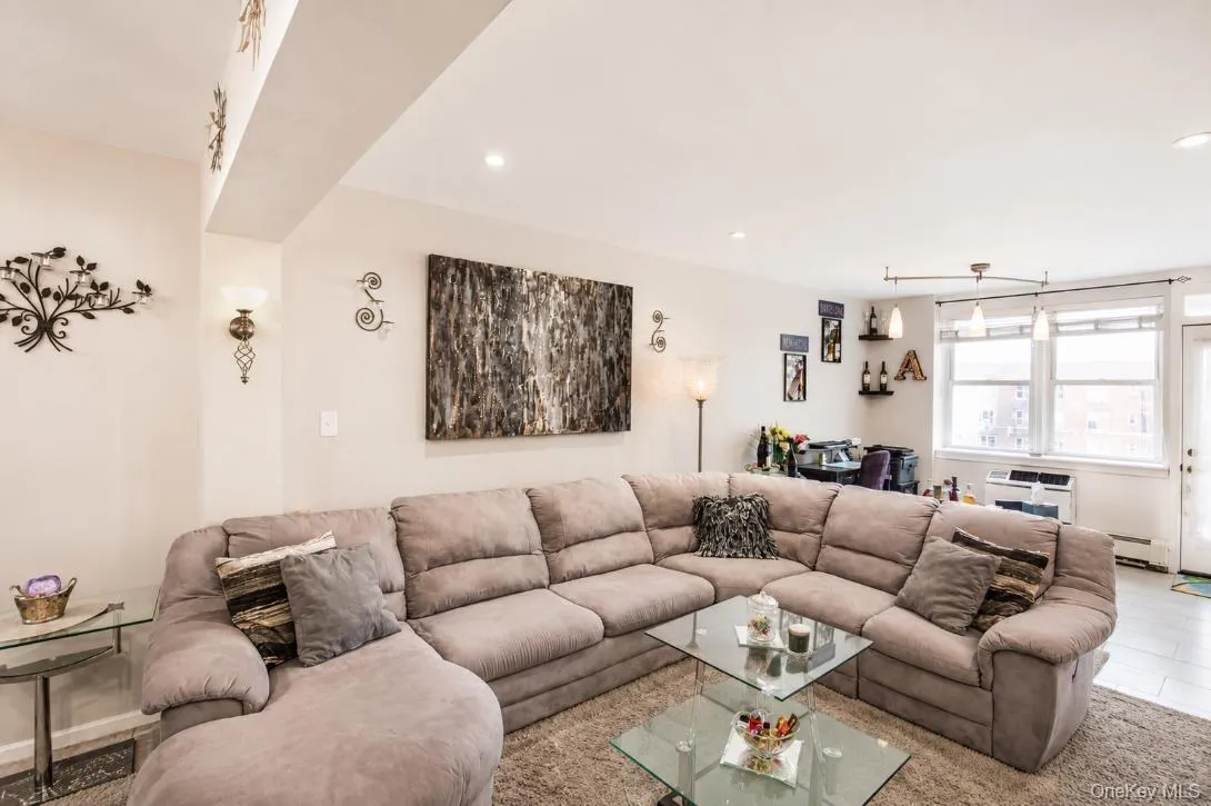 210 E Broadway, Long Beach, NY, 1 Bedroom Bedrooms, 4 Rooms Rooms,1 BathroomBathrooms,Residential,For Rent,E Broadway,0,1018270 210 E Broadway, Long Beach, NY, 1 Bedroom Bedrooms, 4 Rooms Rooms,1 BathroomBathrooms,Residential,For Rent,E Broadway,0,1018270