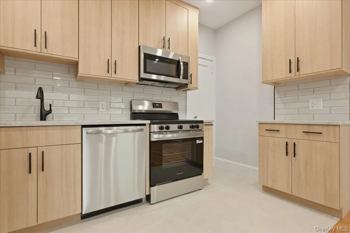 43 New Hyde Park Road, Hempstead, NY, 2 Bedrooms Bedrooms, 4 Rooms Rooms,1 BathroomBathrooms,Residential Lease,For Rent,New Hyde Park,0,1018280 43 New Hyde Park Road, Hempstead, NY, 2 Bedrooms Bedrooms, 4 Rooms Rooms,1 BathroomBathrooms,Residential Lease,For Rent,New Hyde Park,0,1018280