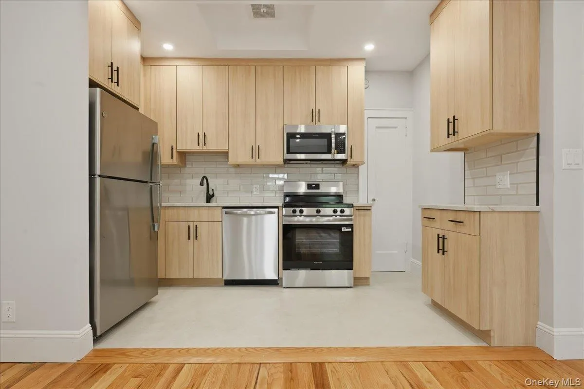43 New Hyde Park Road, Hempstead, NY, 2 Bedrooms Bedrooms, 4 Rooms Rooms,1 BathroomBathrooms,Residential Lease,For Rent,New Hyde Park,0,1018280 43 New Hyde Park Road, Hempstead, NY, 2 Bedrooms Bedrooms, 4 Rooms Rooms,1 BathroomBathrooms,Residential Lease,For Rent,New Hyde Park,0,1018280