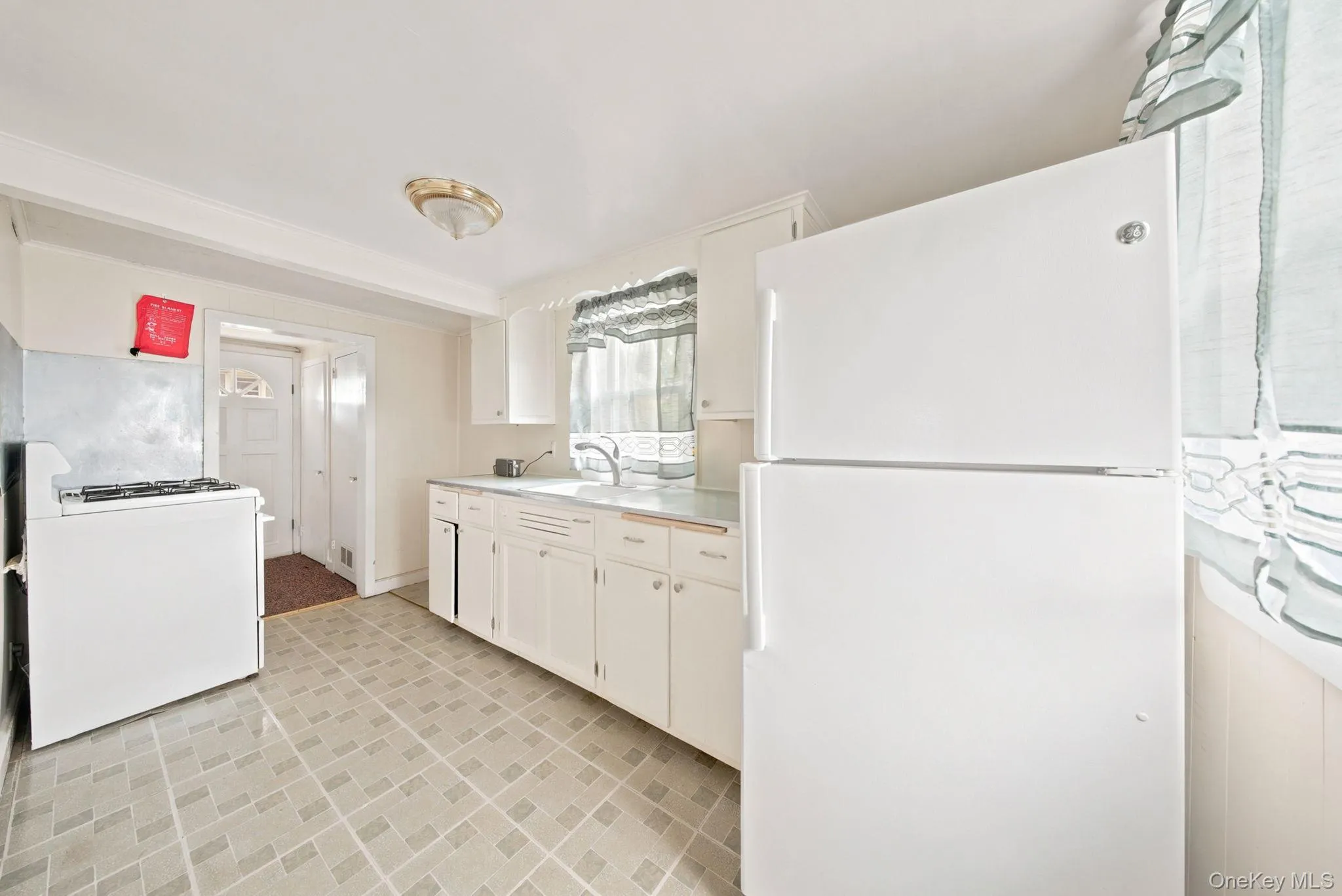 12 1/2 Schultz Street, Port Jervis, NY, 1 Bedroom Bedrooms, 3 Rooms Rooms,1 BathroomBathrooms,Residential Lease,For Rent,Schultz,0,1018282 12 1/2 Schultz Street, Port Jervis, NY, 1 Bedroom Bedrooms, 3 Rooms Rooms,1 BathroomBathrooms,Residential Lease,For Rent,Schultz,0,1018282