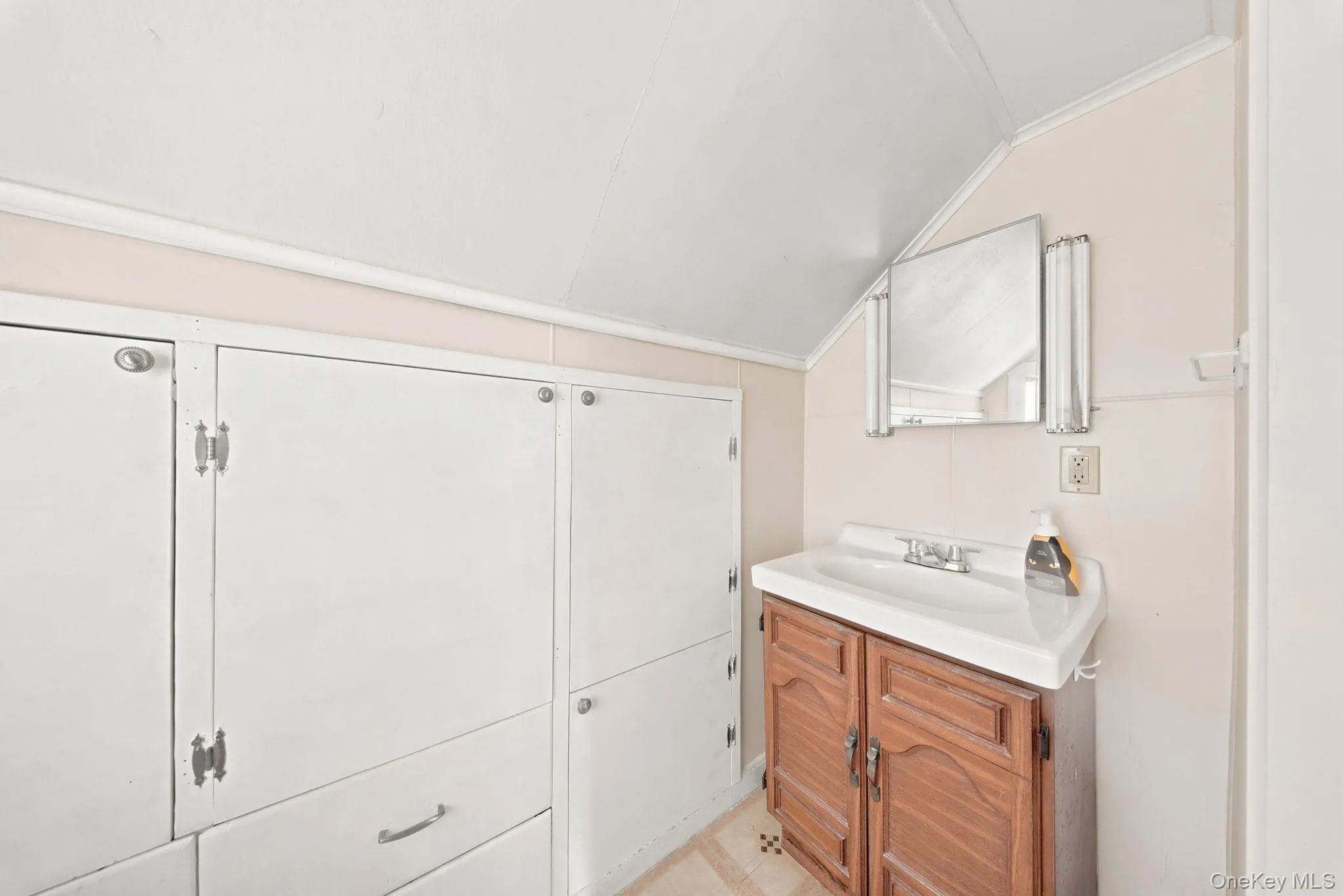 12 1/2 Schultz Street, Port Jervis, NY, 1 Bedroom Bedrooms, 3 Rooms Rooms,1 BathroomBathrooms,Residential Lease,For Rent,Schultz,0,1018282 12 1/2 Schultz Street, Port Jervis, NY, 1 Bedroom Bedrooms, 3 Rooms Rooms,1 BathroomBathrooms,Residential Lease,For Rent,Schultz,0,1018282