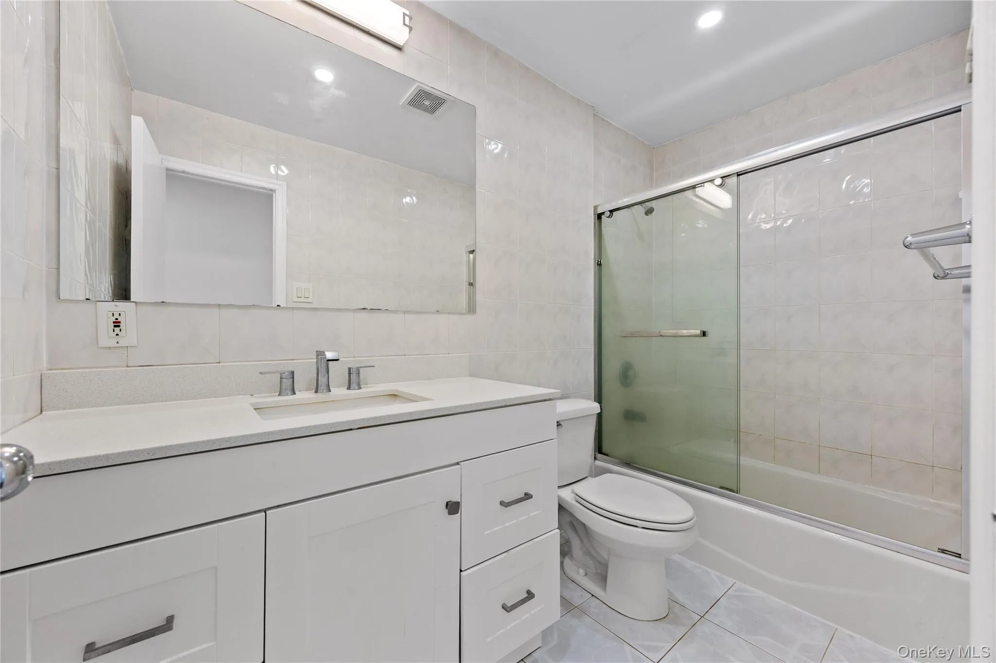 1572 216th Street, New York, NY, 3 Bedrooms Bedrooms, 5 Rooms Rooms,2 BathroomsBathrooms,Residential Lease,For Rent,216th,0,KEY1018296 1572 216th Street, New York, NY, 3 Bedrooms Bedrooms, 5 Rooms Rooms,2 BathroomsBathrooms,Residential Lease,For Rent,216th,0,KEY1018296