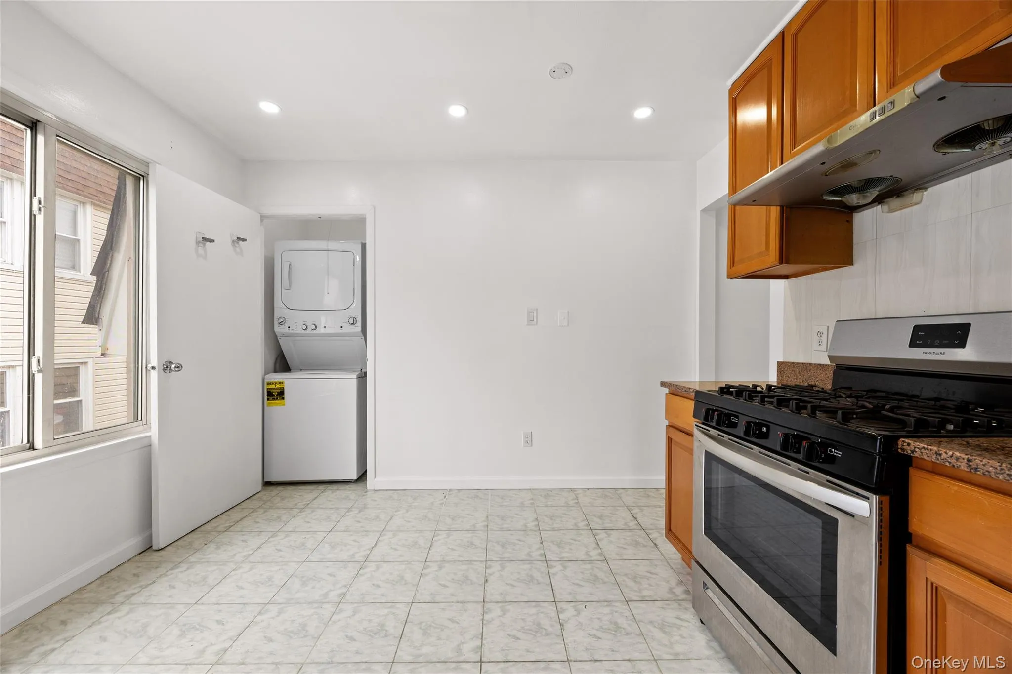 1572 216th Street, New York, NY, 3 Bedrooms Bedrooms, 5 Rooms Rooms,2 BathroomsBathrooms,Residential Lease,For Rent,216th,0,KEY1018296 1572 216th Street, New York, NY, 3 Bedrooms Bedrooms, 5 Rooms Rooms,2 BathroomsBathrooms,Residential Lease,For Rent,216th,0,KEY1018296