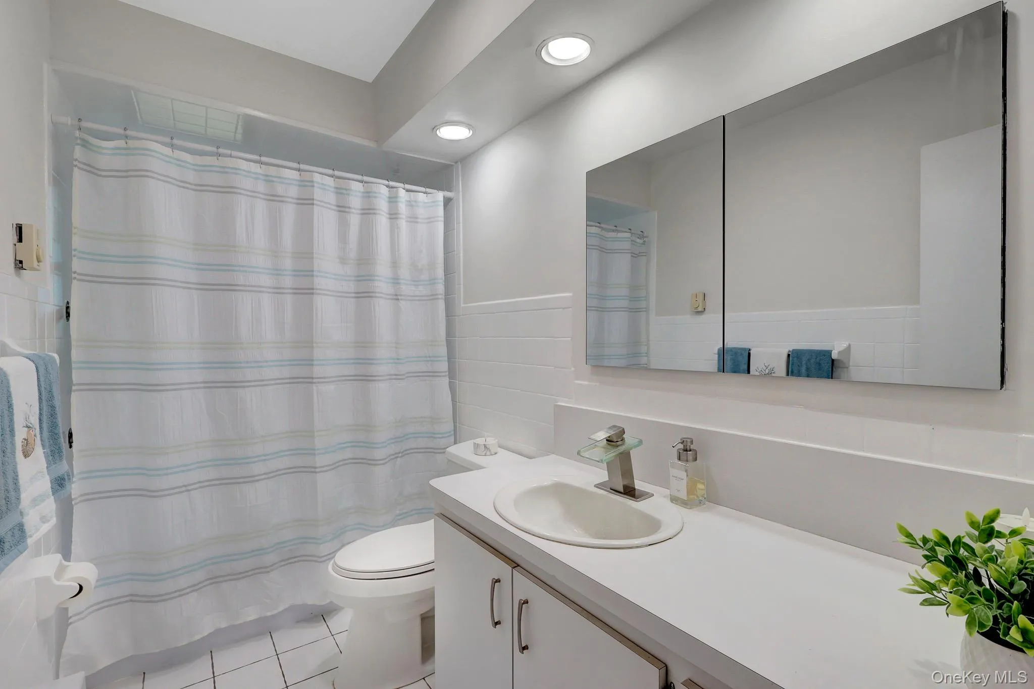 1602 Noble Street, Hempstead, NY, 6 Bedrooms Bedrooms, 13 Rooms Rooms,3 BathroomsBathrooms,Residential,For Rent,Noble,0,KEY1018298 1602 Noble Street, Hempstead, NY, 6 Bedrooms Bedrooms, 13 Rooms Rooms,3 BathroomsBathrooms,Residential,For Rent,Noble,0,KEY1018298
