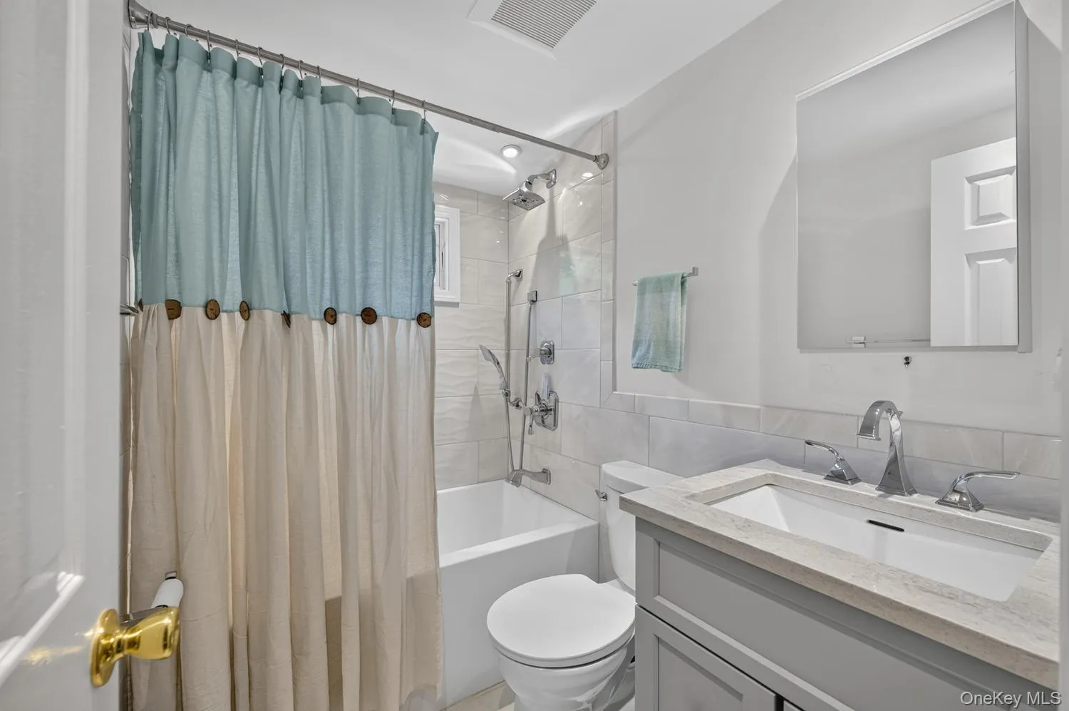 38 Oakwood Street, Huntington, NY, 4 Bedrooms Bedrooms, 7 Rooms Rooms,2 BathroomsBathrooms,Residential,For Rent,Oakwood,0,KEY1018301 38 Oakwood Street, Huntington, NY, 4 Bedrooms Bedrooms, 7 Rooms Rooms,2 BathroomsBathrooms,Residential,For Rent,Oakwood,0,KEY1018301