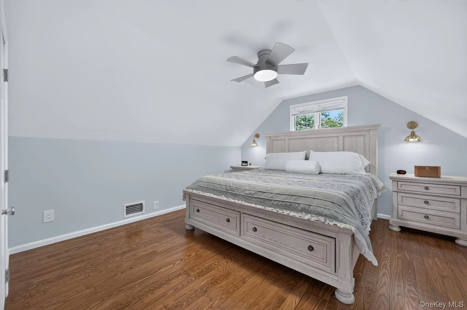 38 Oakwood Street, Huntington, NY, 4 Bedrooms Bedrooms, 7 Rooms Rooms,2 BathroomsBathrooms,Residential,For Rent,Oakwood,0,KEY1018301 38 Oakwood Street, Huntington, NY, 4 Bedrooms Bedrooms, 7 Rooms Rooms,2 BathroomsBathrooms,Residential,For Rent,Oakwood,0,KEY1018301
