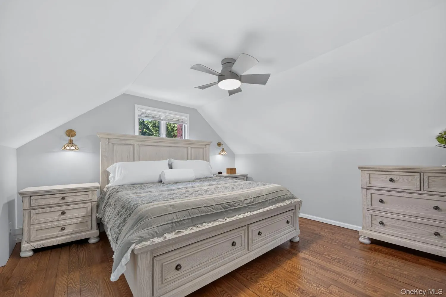 38 Oakwood Street, Huntington, NY, 4 Bedrooms Bedrooms, 7 Rooms Rooms,2 BathroomsBathrooms,Residential,For Rent,Oakwood,0,KEY1018301 38 Oakwood Street, Huntington, NY, 4 Bedrooms Bedrooms, 7 Rooms Rooms,2 BathroomsBathrooms,Residential,For Rent,Oakwood,0,KEY1018301