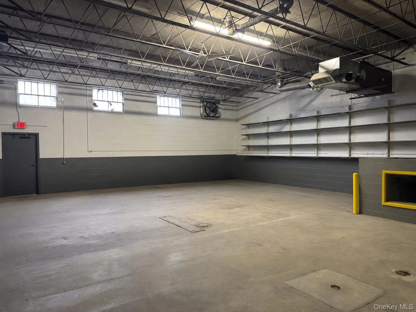 Garage Space (decluttered by AI) Garage Space (decluttered by AI)
